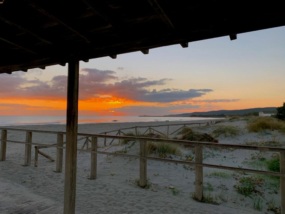 ホテルCamping San Teodoro La Cinta エクステリア 写真